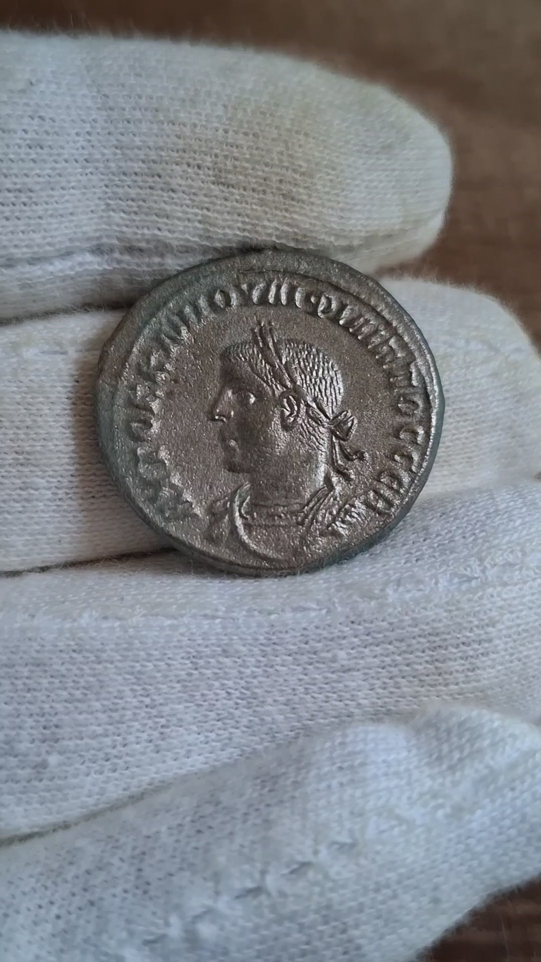 Phillipe II as Augustus 249AD - RARE !! (E107)